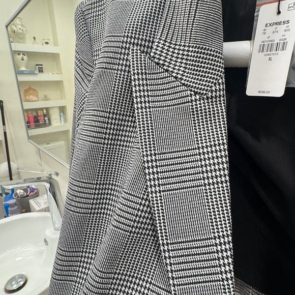 Express Cropped Plaid Woman’s Blazer – Black/White – NWT -Plus Size /XL - Picture 12 of 12